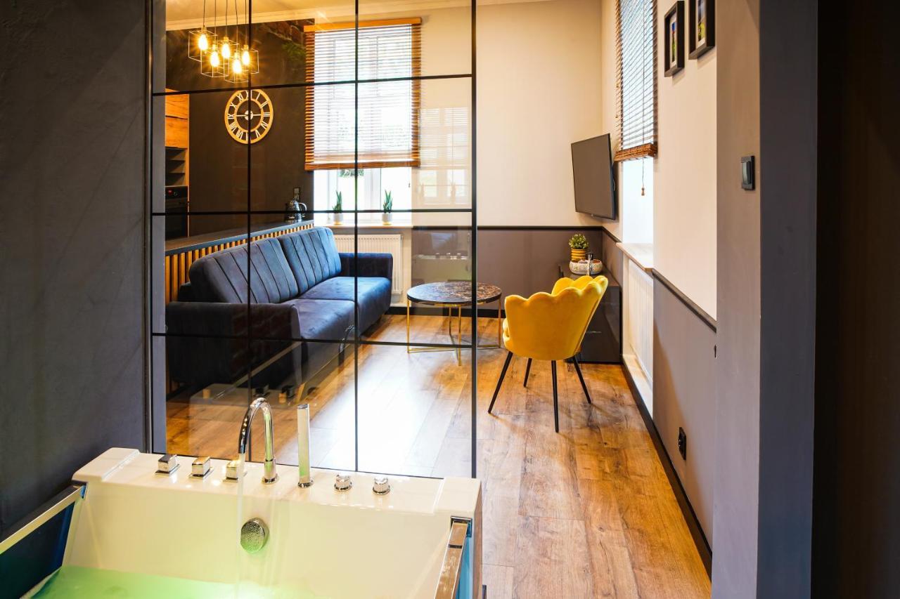 Apartament Z Jacuzzi W Centrum Sanoka Екстер'єр фото